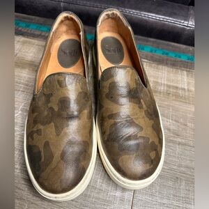 Sofft Women’s Brown Camouflage Loafers
